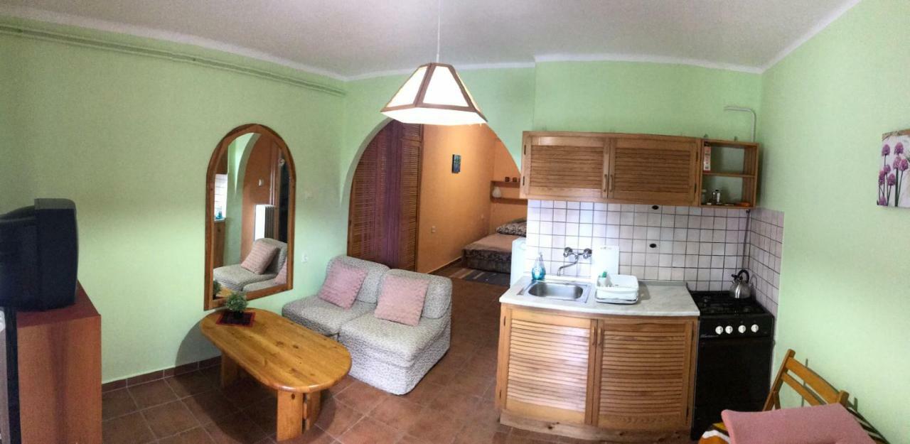 Friends Villa Apartments 2 Хевиз Экстерьер фото