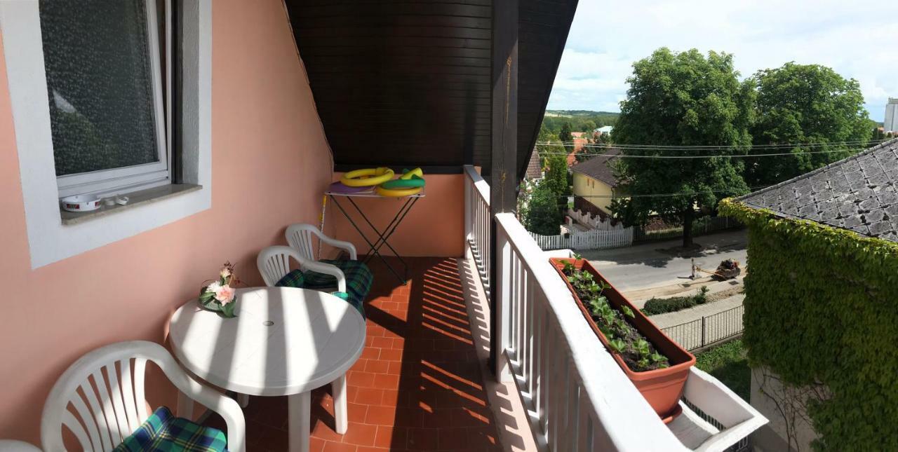 Friends Villa Apartments 2 Хевиз Экстерьер фото
